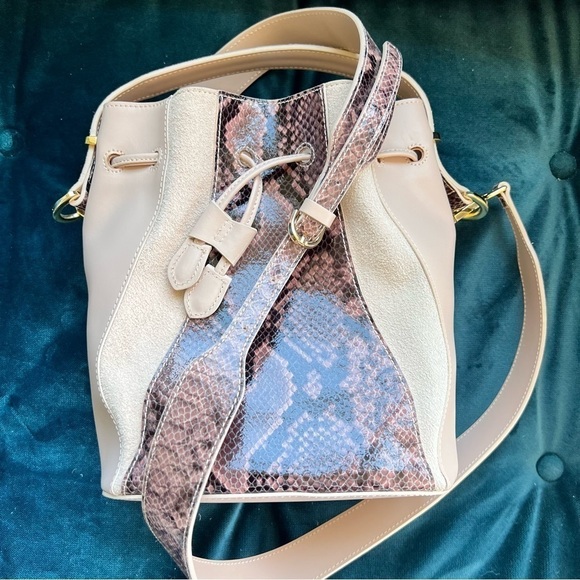 Alessandro Mari Handbags - ALLESSANDRO MARI NEUTRAL SNAKESKIN LEATHER BUCKET DRAWSTRING BAG NWOT